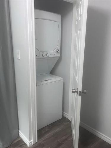 24 Harbinger Drive, Stoney Creek, ON - Indoor Photo Showing Laundry Room