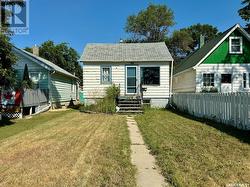 425 Wascana STREET  Regina, SK S4R 4J1