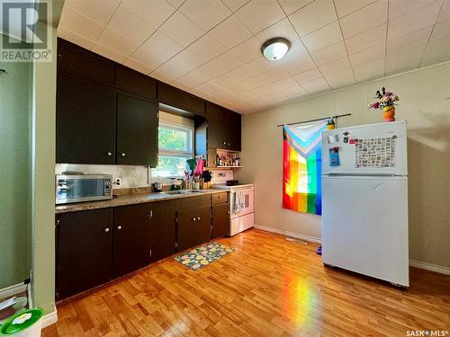 425 Wascana Street, Regina, SK - Indoor Photo Showing Kitchen