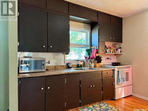 425 Wascana Street, Regina, SK - Indoor Photo Showing Kitchen