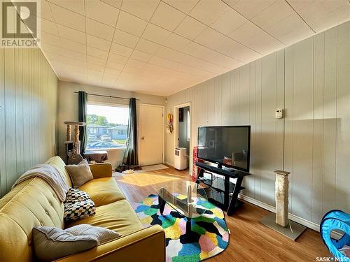 425 Wascana Street, Regina, SK - Indoor Photo Showing Living Room