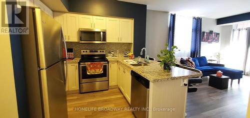 228 - 7 Bellcastle Gate, Whitchurch-Stouffville, ON - Indoor Photo Showing Kitchen