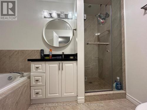 3077 Hawktail Crescent, Mississauga, ON - Indoor Photo Showing Bathroom