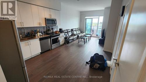 519 - 4055 Parkside Village Drive, Mississauga, ON - Indoor Photo Showing Kitchen