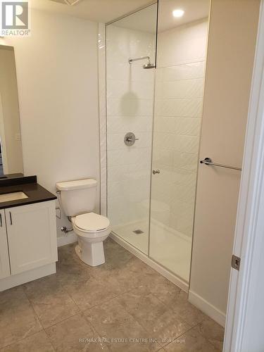 519 - 4055 Parkside Village Drive, Mississauga, ON - Indoor Photo Showing Bathroom