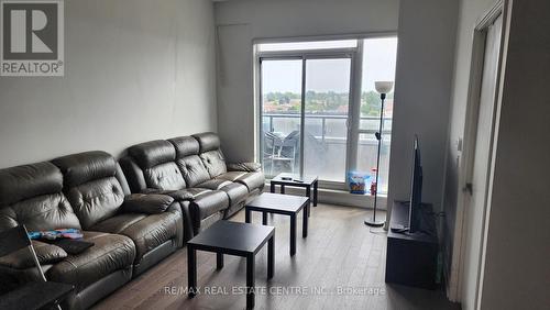 519 - 4055 Parkside Village Drive, Mississauga, ON - Indoor Photo Showing Living Room