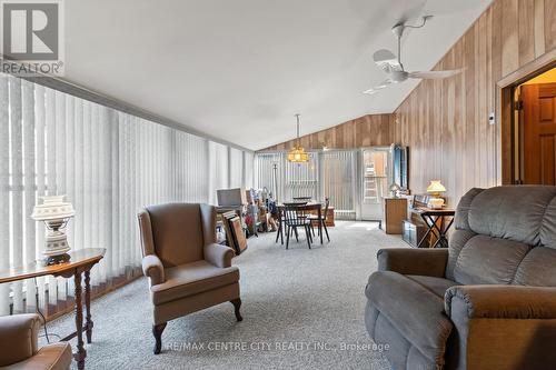 36 Briscoe Street E, London, ON - Indoor Photo Showing Living Room