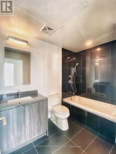 5507 - 125 Blue Jays Way S, Toronto (Waterfront Communities), ON - Indoor Photo Showing Bathroom