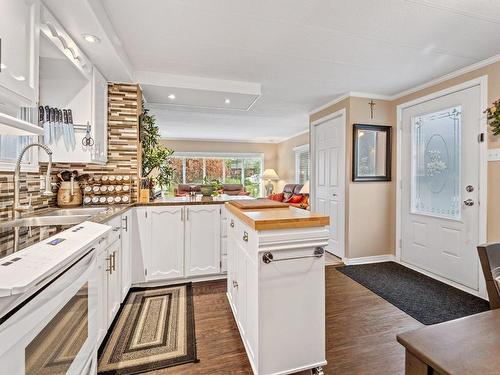 Overall view - 82 Rue Du Village, Arundel, QC - Indoor Photo Showing Kitchen With Double Sink