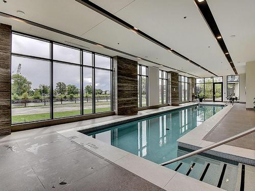 Pool - 409-1320 Rue Olier, Montréal (Le Sud-Ouest), QC - Indoor Photo Showing Other Room With In Ground Pool