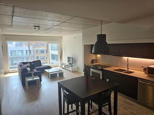 Living room - 1503-350 Boul. De Maisonneuve O., Montréal (Ville-Marie), QC - Indoor Photo Showing Kitchen With Double Sink