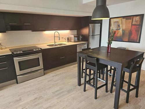 Dining room - 1503-350 Boul. De Maisonneuve O., Montréal (Ville-Marie), QC - Indoor Photo Showing Kitchen With Double Sink