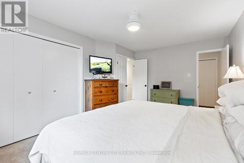 48 Tumbleweed Crescent, London, ON - Indoor Photo Showing Bedroom