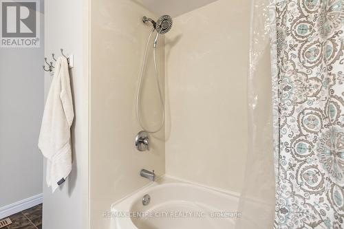 48 Tumbleweed Crescent, London, ON - Indoor Photo Showing Bathroom