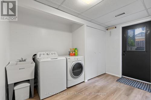 48 Tumbleweed Crescent, London, ON - Indoor Photo Showing Laundry Room