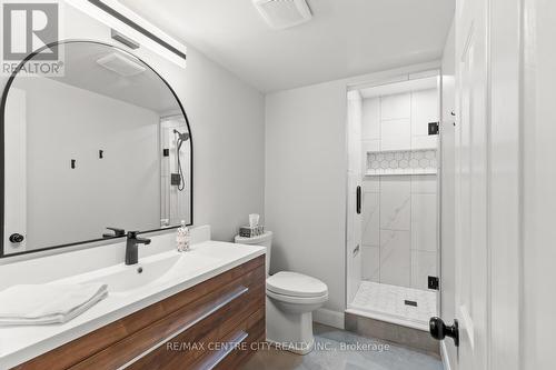 48 Tumbleweed Crescent, London, ON - Indoor Photo Showing Bathroom