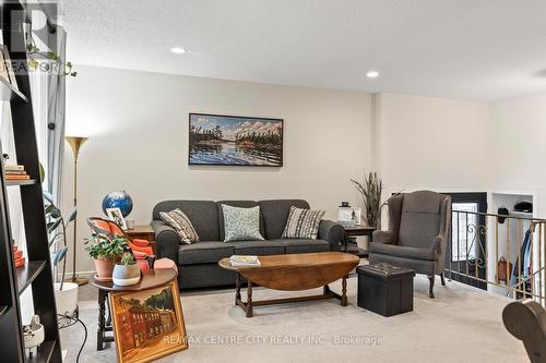 48 Tumbleweed Crescent, London, ON - Indoor Photo Showing Living Room