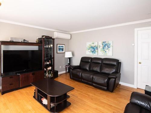 Salon - 102 Rue Voisine, Sainte-Hélène-De-Kamouraska, QC - Indoor Photo Showing Living Room