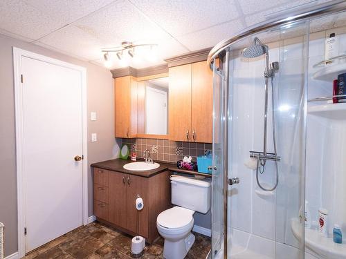 Salle de bains - 102 Rue Voisine, Sainte-Hélène-De-Kamouraska, QC - Indoor Photo Showing Bathroom