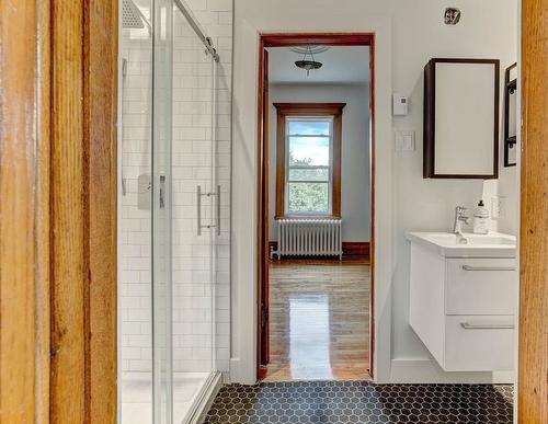 Ensuite bathroom - 4882 Av. King-Edward, Montréal (Côte-Des-Neiges/Notre-Dame-De-Grâce), QC - Indoor Photo Showing Bathroom