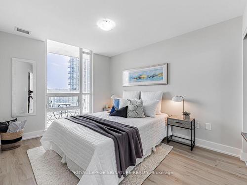 1305-70 Forest Manor Rd, Toronto, ON - Indoor Photo Showing Bedroom