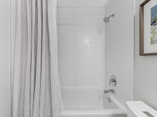 1305-70 Forest Manor Rd, Toronto, ON - Indoor Photo Showing Bathroom