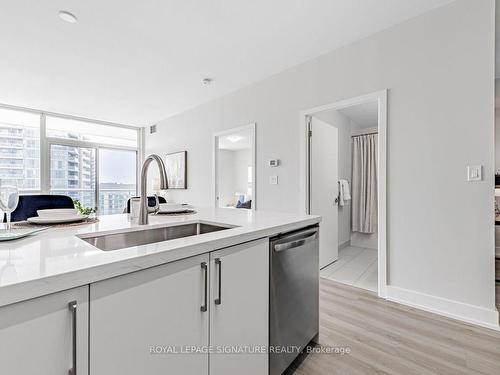 1305-70 Forest Manor Rd, Toronto, ON - Indoor Photo Showing Kitchen