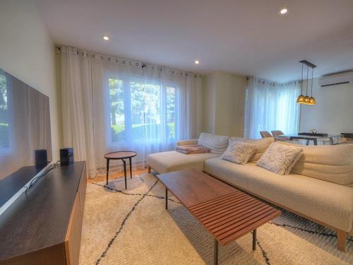 Salon - 7250Z Place Turenne, Brossard, QC - Indoor Photo Showing Living Room