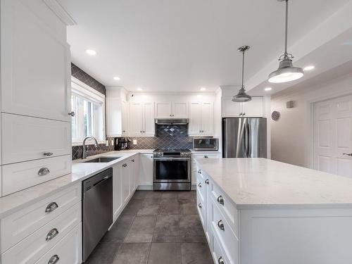 Cuisine - 4590 Rue Aurèle, Longueuil (Saint-Hubert), QC - Indoor Photo Showing Kitchen With Upgraded Kitchen