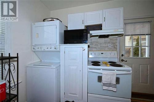 36 North Augusta Road, Brockville, ON - Indoor Photo Showing Kitchen