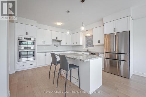 23 Lorne Thomas Place, New Tecumseth, ON - Indoor Photo Showing Kitchen With Upgraded Kitchen