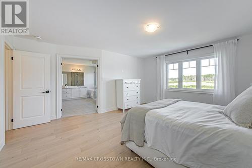 23 Lorne Thomas Place, New Tecumseth, ON - Indoor Photo Showing Bedroom