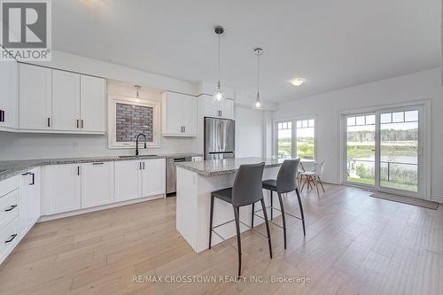 23 Lorne Thomas Place, New Tecumseth, ON - Indoor Photo Showing Kitchen With Upgraded Kitchen