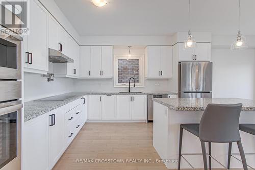 23 Lorne Thomas Place, New Tecumseth, ON - Indoor Photo Showing Kitchen With Upgraded Kitchen