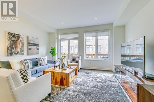 196 Squire Crescent, Oakville, ON - Indoor Photo Showing Living Room