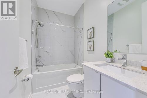 196 Squire Crescent, Oakville, ON - Indoor Photo Showing Bathroom