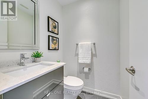 196 Squire Crescent, Oakville, ON - Indoor Photo Showing Bathroom