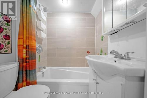 33 Morgan Avenue, Toronto (Stonegate-Queensway), ON - Indoor Photo Showing Bathroom