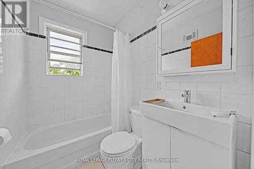 33 Morgan Avenue, Toronto (Stonegate-Queensway), ON - Indoor Photo Showing Bathroom