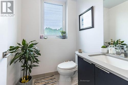 32 - 10 Brin Drive S, Toronto (Edenbridge-Humber Valley), ON - Indoor Photo Showing Bathroom