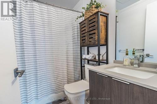 32 - 10 Brin Drive S, Toronto (Edenbridge-Humber Valley), ON - Indoor Photo Showing Bathroom