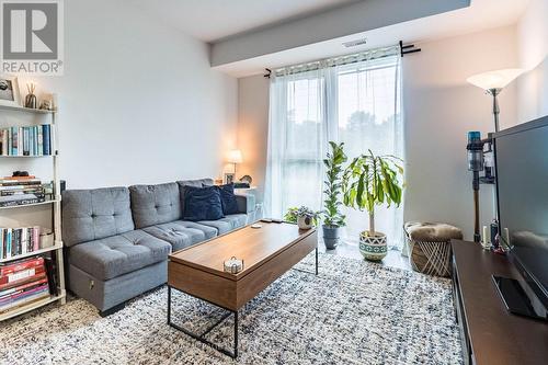 32 - 10 Brin Drive S, Toronto (Edenbridge-Humber Valley), ON - Indoor Photo Showing Living Room