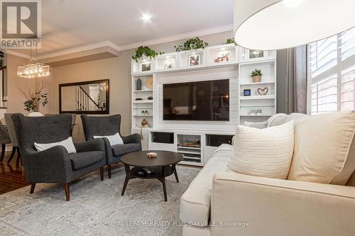 2438 Montagne Avenue, Oakville (West Oak Trails), ON - Indoor Photo Showing Living Room