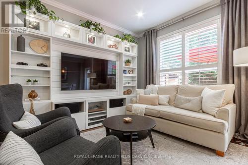 2438 Montagne Avenue, Oakville (West Oak Trails), ON - Indoor Photo Showing Living Room