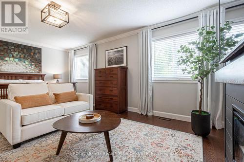 2438 Montagne Avenue, Oakville (West Oak Trails), ON - Indoor Photo Showing Living Room