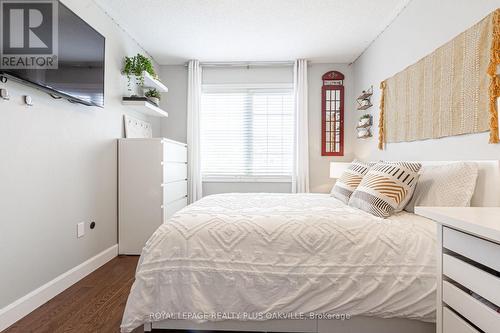 2438 Montagne Avenue, Oakville (West Oak Trails), ON - Indoor Photo Showing Bedroom