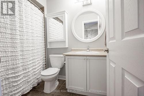 2438 Montagne Avenue, Oakville (West Oak Trails), ON - Indoor Photo Showing Bathroom