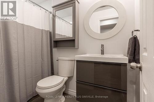 2438 Montagne Avenue, Oakville (West Oak Trails), ON - Indoor Photo Showing Bathroom