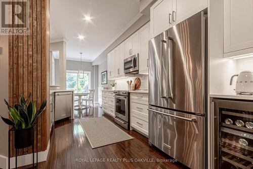 2438 Montagne Avenue, Oakville (West Oak Trails), ON - Indoor Photo Showing Kitchen With Stainless Steel Kitchen With Upgraded Kitchen