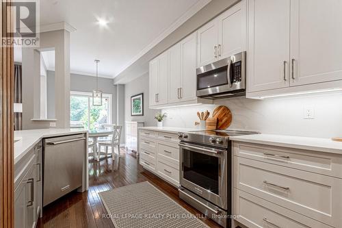 2438 Montagne Avenue, Oakville (West Oak Trails), ON - Indoor Photo Showing Kitchen With Stainless Steel Kitchen With Upgraded Kitchen